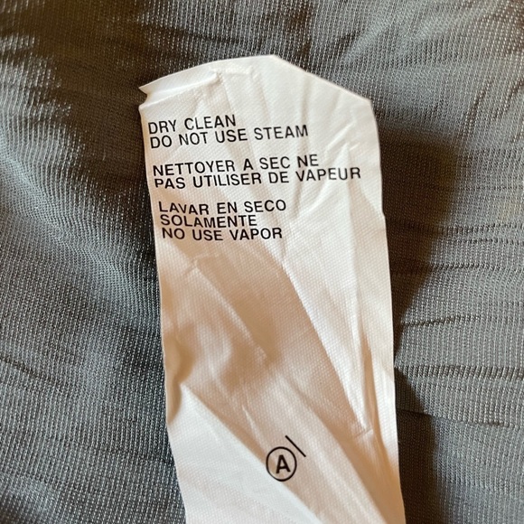 Karen Kane cap sleeve top - Picture 5 of 8